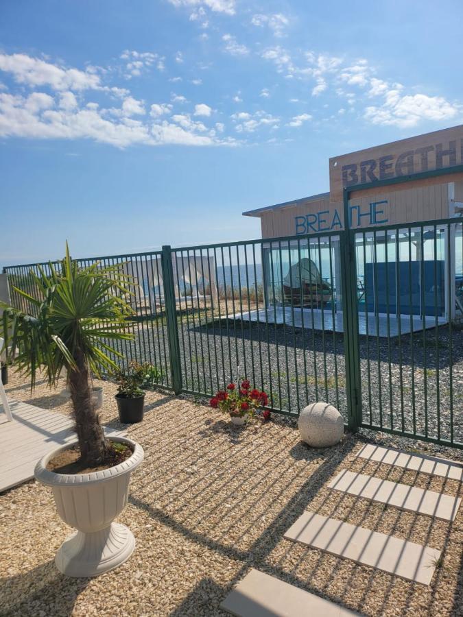 Hotel Breathe à Vama Veche Extérieur photo